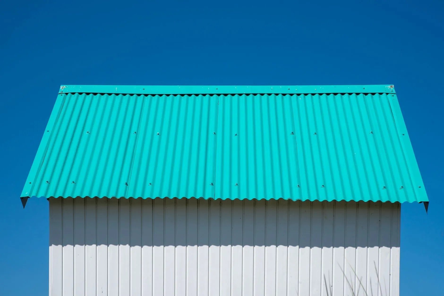 New colour-steel roof on a modern home