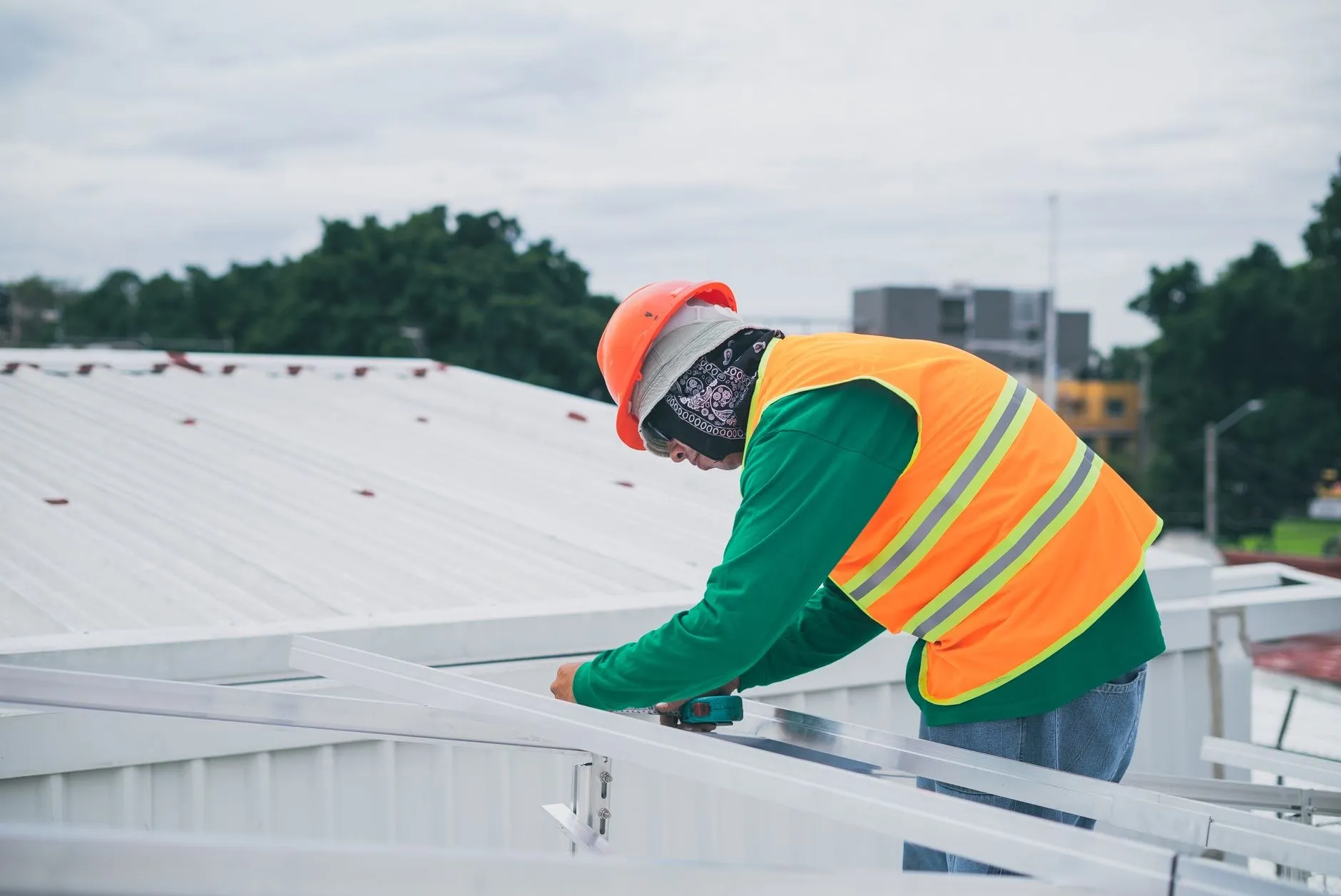 Roof edge and gutter detailing